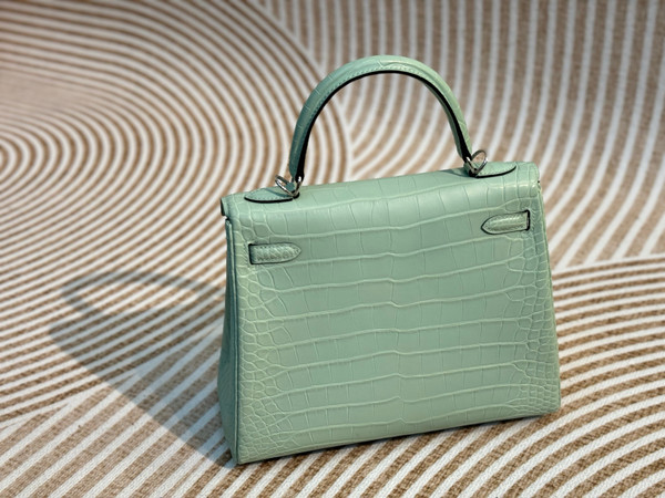 Hermes Mint Alligator KELLY 25 WITH GOLDHARDWARE