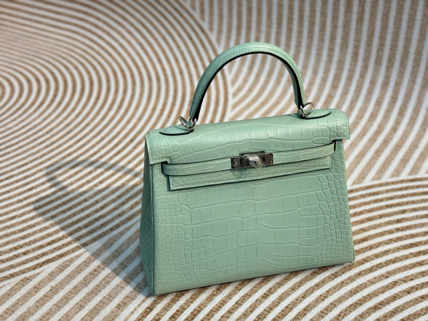 Hermes Mint Alligator KELLY 25 WITH GOLDHARDWARE