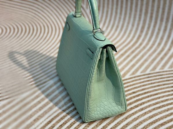 Hermes Mint Alligator KELLY 25 WITH GOLDHARDWARE