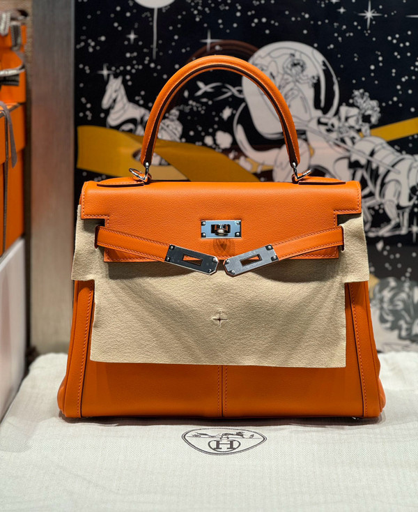 Hermes LIMITED EDITION ORANGE SWIFT LEATHER LAKIS KELLY 28 WITH Palladium HARDWARE