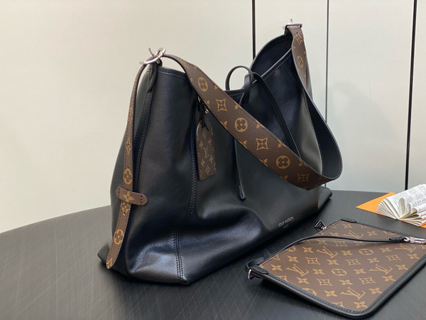 Louis Vuitton M46288 CarryAll PM Bag