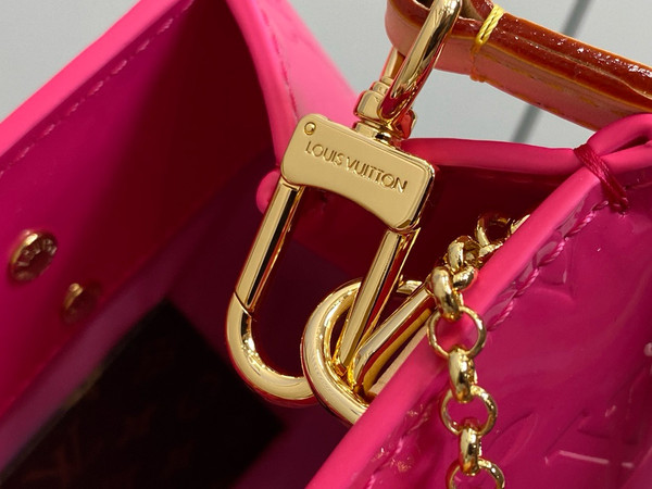 Louis Vuitton M24028 New LV Remix Reade PM Neo Pink