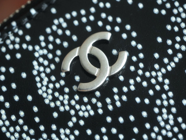 CHANEL Limited Edition Camilia 22 SMALL HANDBAG WHITE SILVER LOGO