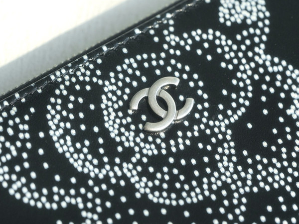 CHANEL Limited Edition Camilia 22 SMALL HANDBAG WHITE SILVER LOGO