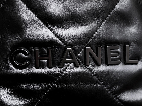 CHANEL 22 MINI HANDBAG ALL BLACK LOGO BLACK SS2024
