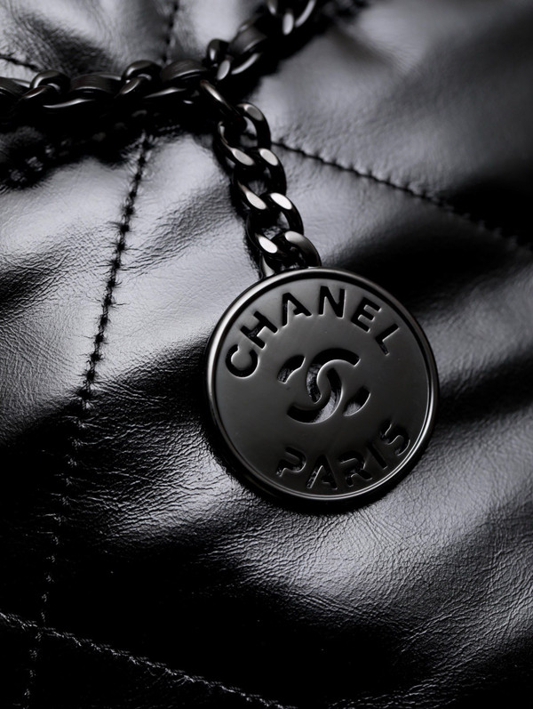CHANEL 22 MINI HANDBAG ALL BLACK LOGO BLACK SS2024