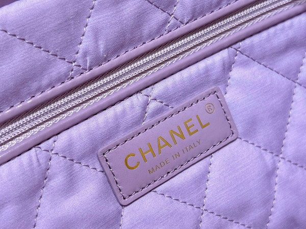 CHANEL 22 SMALL HANDBAG GOLD LOGO IN PURPLE
