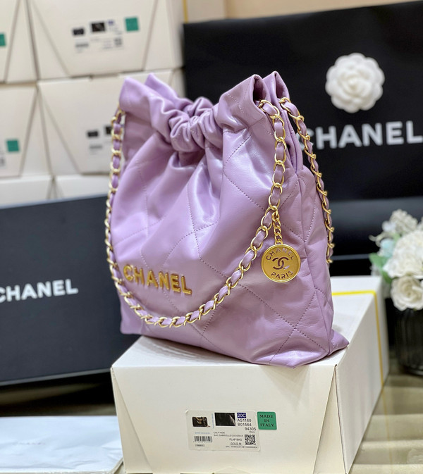 CHANEL 22 SMALL HANDBAG GOLD LOGO IN PURPLE