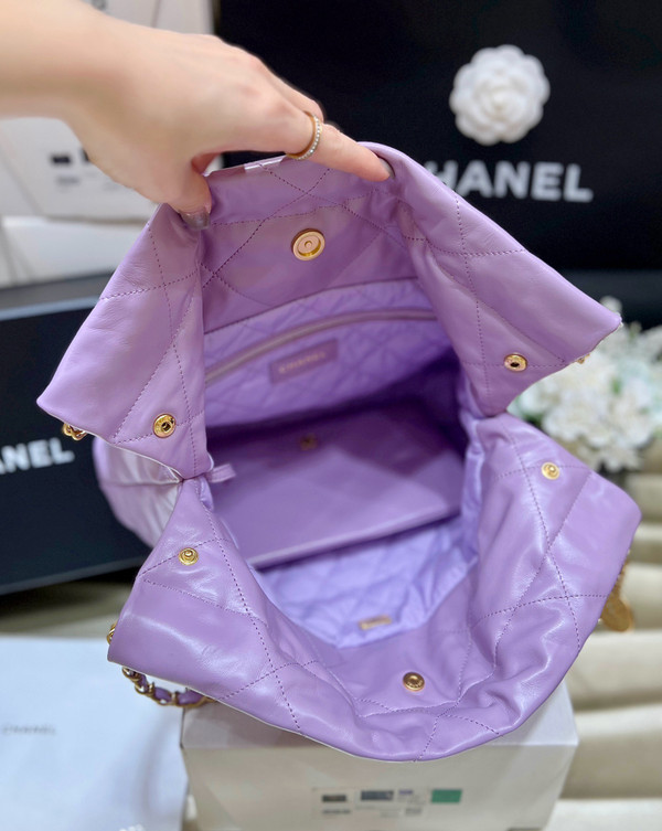 CHANEL 22 SMALL HANDBAG GOLD LOGO IN PURPLE