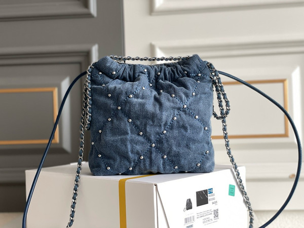 CHANEL 22 MINI HANDBAG Washed Denim