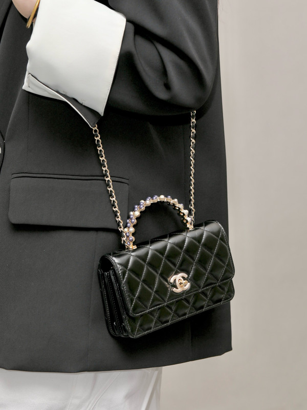 Chanel Imitation Pearls CLUTCH WITH CHAIN SS2024