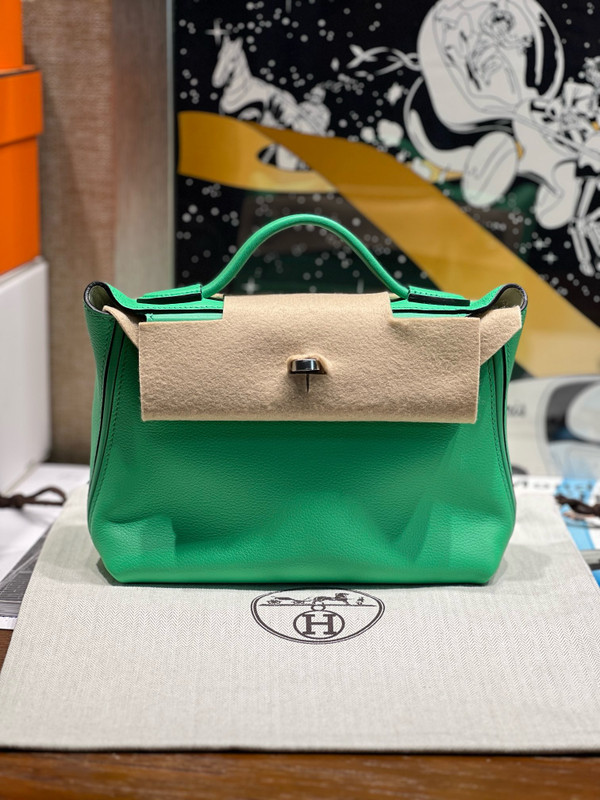 Hermès Mini 24/24 – 21 Bag Comic Green Volupto leather