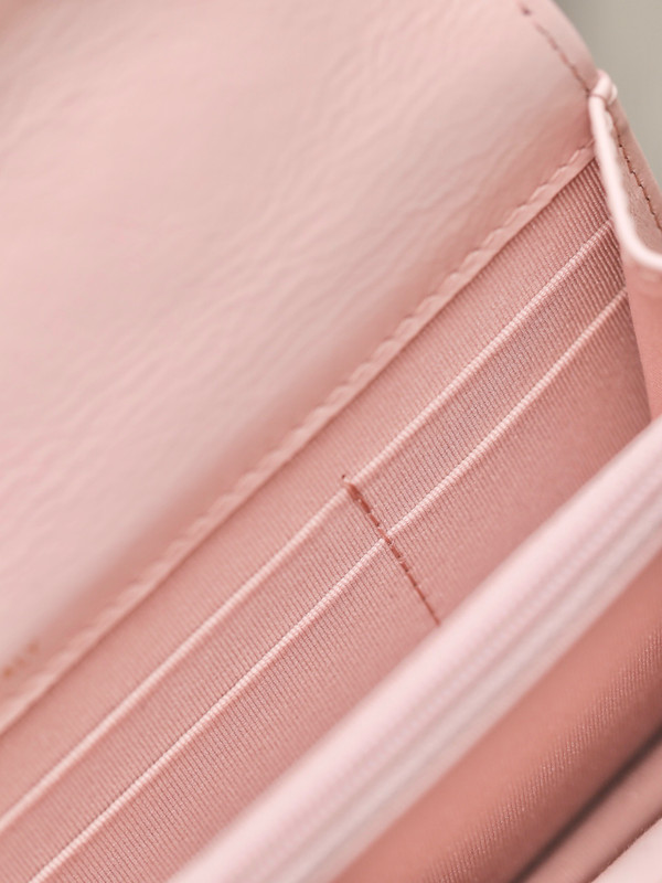 Chanel Imitation Pearls CLUTCH WITH CHAIN SS2024 PINK