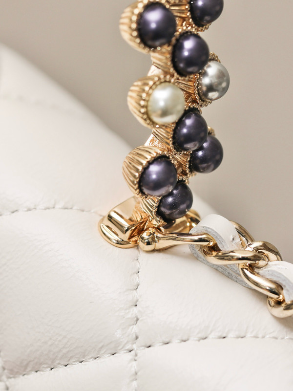 Chanel Imitation Pearls CLUTCH WITH CHAIN SS2024 WHITE