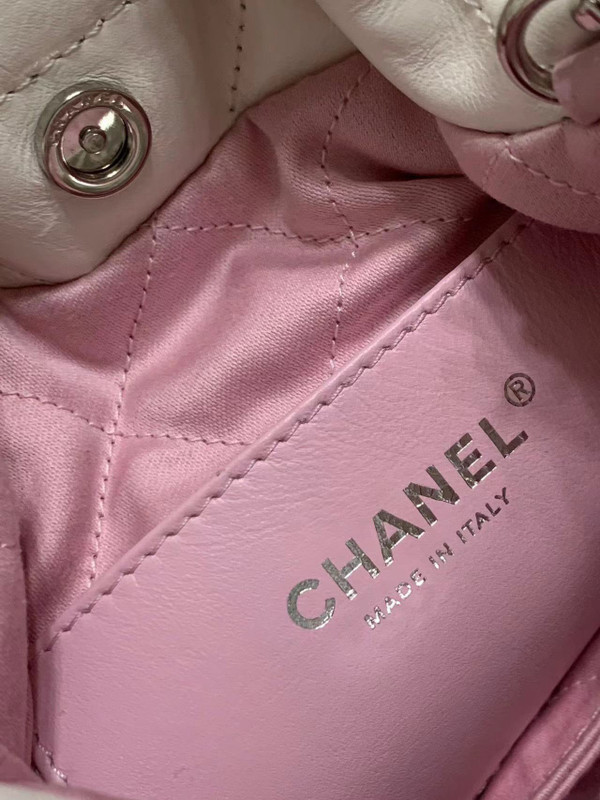 CHANEL 22 MINI HANDBAG White & Light Pink