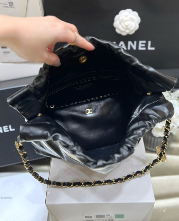 CHANEL 22 HANDBAG Black & White 24S