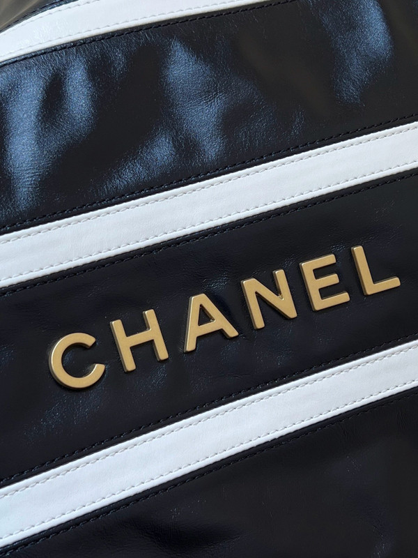 CHANEL 22 HANDBAG Black & White 24S