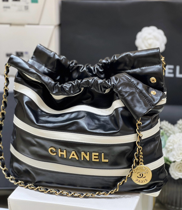 CHANEL 22 HANDBAG Black & White 24S