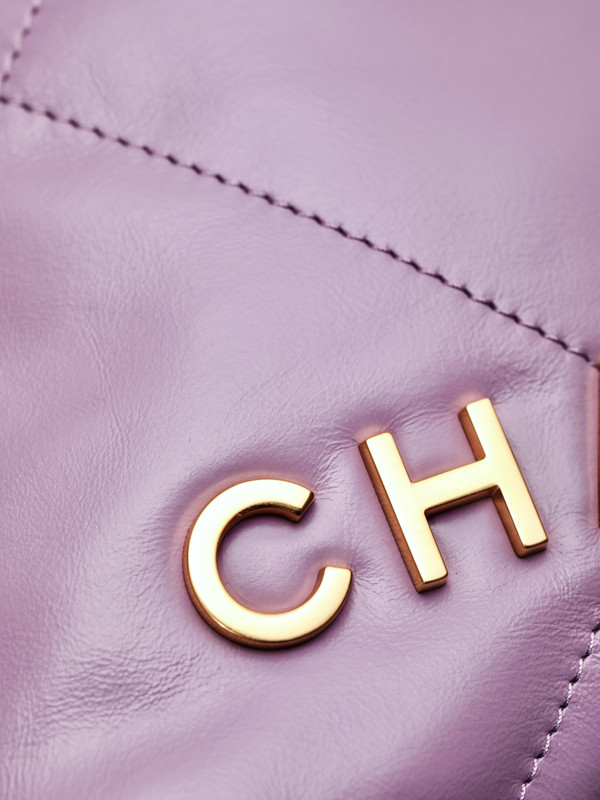 CHANEL 22 MINI HANDBAG GOLD LOGO SS2023 LILAC