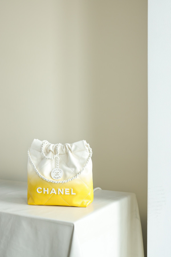 CHANEL 22 MINI HANDBAG White & Yellow