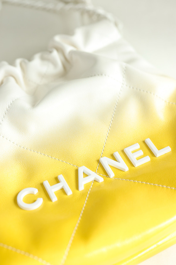 CHANEL 22 MINI HANDBAG White & Yellow