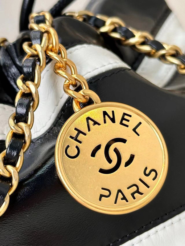 CHANEL 22 MINI HANDBAG BLACK & WHITE