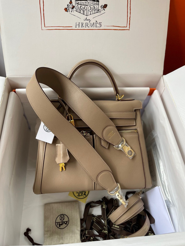 Hermes LIMITED EDITION TRENCH SWIFT LEATHER LAKIS KELLY 28 WITH GOLD HARDWARE