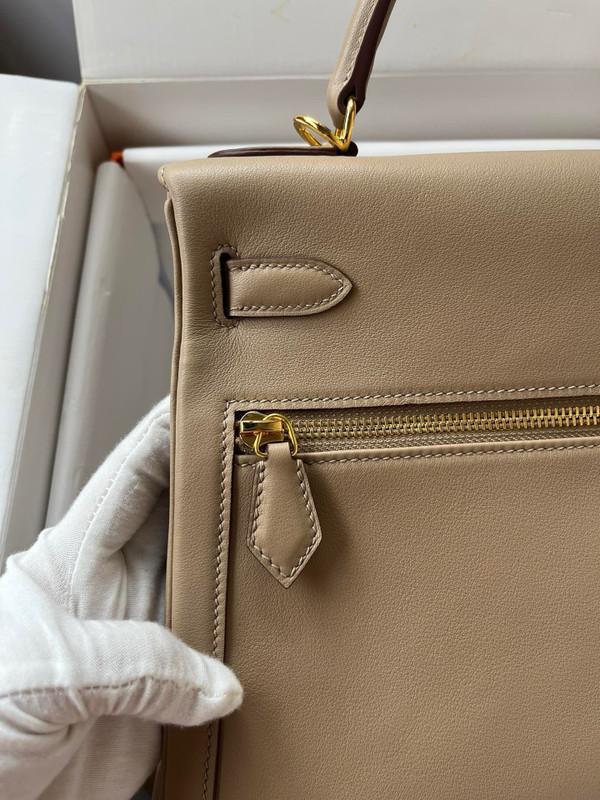 Hermes LIMITED EDITION TRENCH SWIFT LEATHER LAKIS KELLY 28 WITH GOLD HARDWARE
