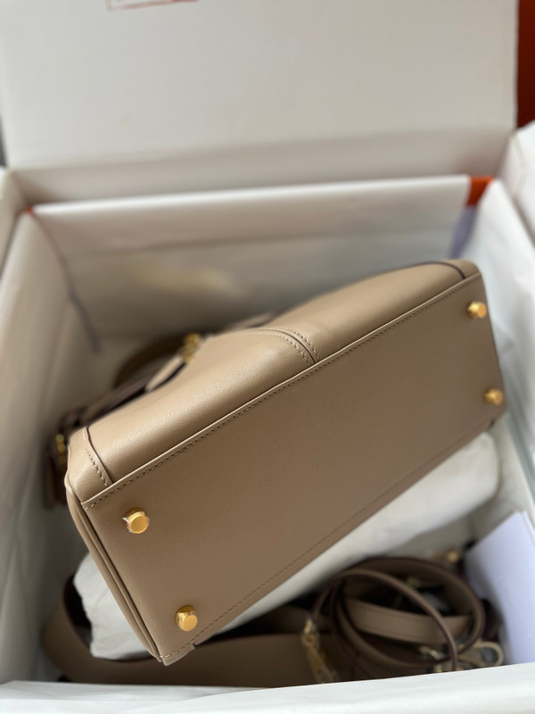 Hermes LIMITED EDITION TRENCH SWIFT LEATHER LAKIS KELLY 28 WITH GOLD HARDWARE
