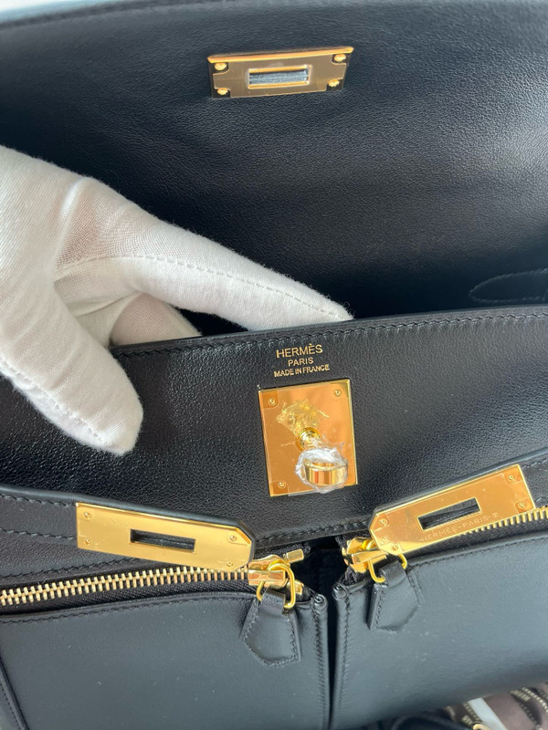 Hermes LIMITED EDITION  BLACK SWIFT LEATHER LAKIS KELLY 28 WITH GOLD HARDWARE