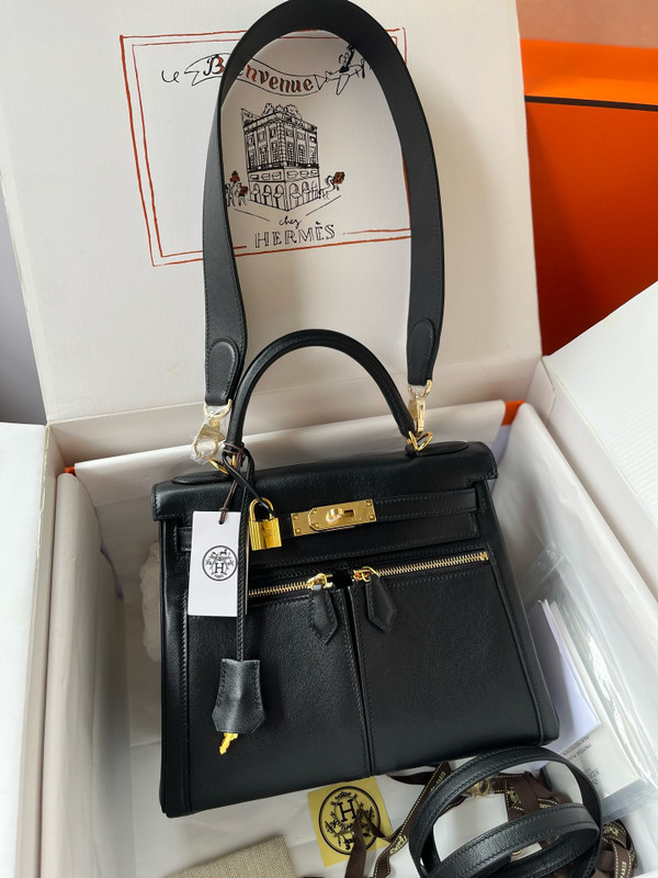 Hermes LIMITED EDITION  BLACK SWIFT LEATHER LAKIS KELLY 28 WITH GOLD HARDWARE