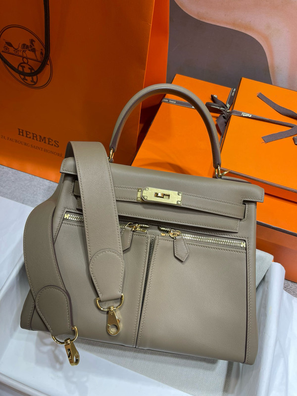 Hermes LIMITED EDITION  ETOUPE SWIFT LEATHER LAKIS KELLY 32 WITH GOLD HARDWARE