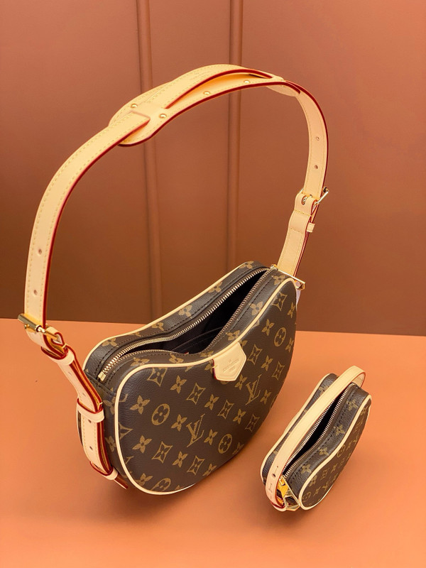 Louis Vuitton M46828 Croissant MM