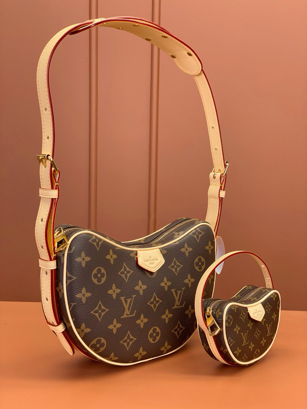 Louis Vuitton M46828 Croissant MM