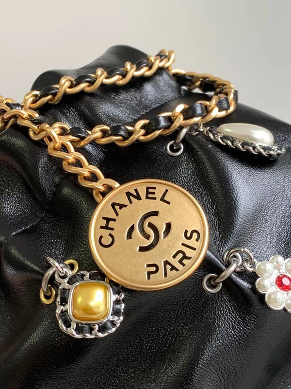 Chanel CHANEL 22 MINI HANDBAG With Bijoux Charms
