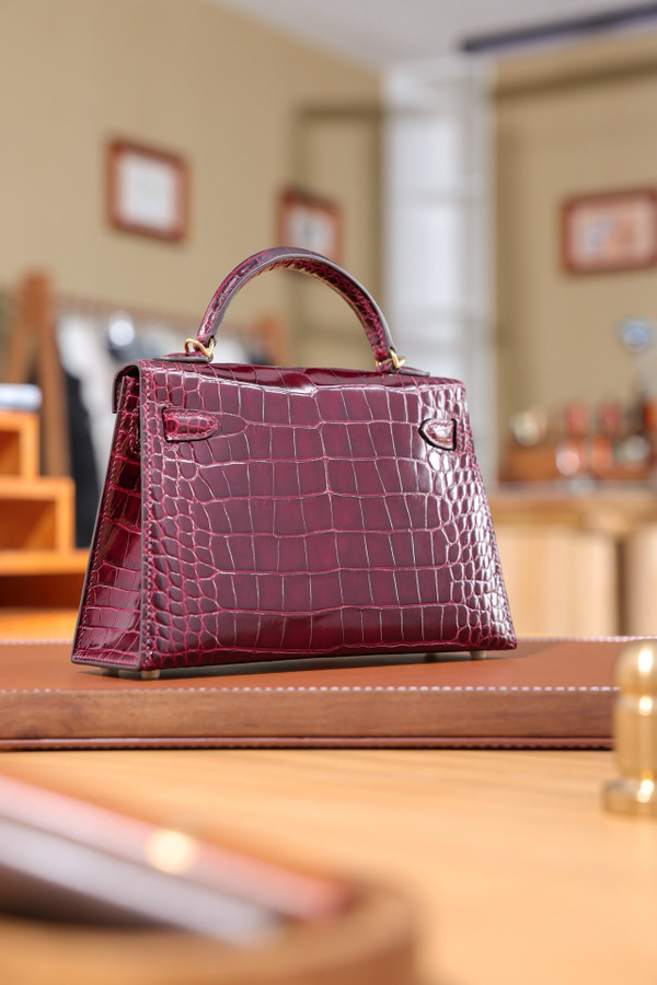 Hermès Kelly 20 Mini II Sellier Cassis Alligator Gold Hardware