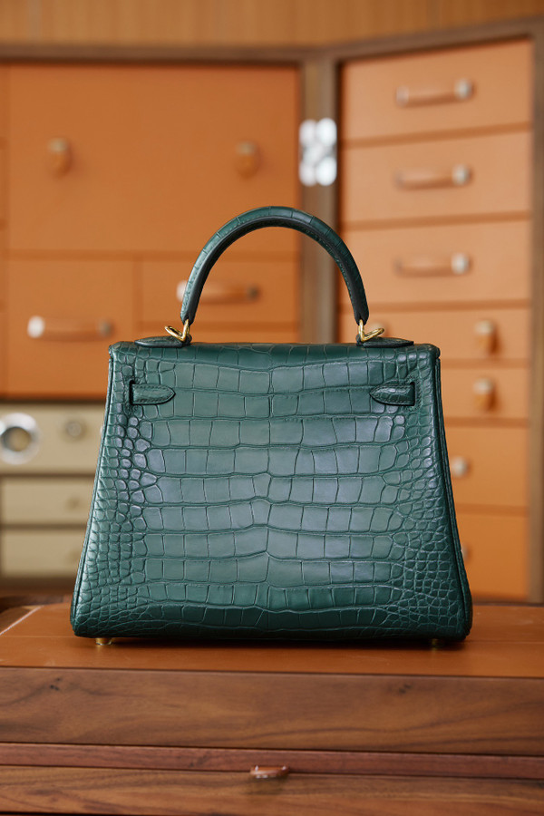 Hermes MATT VERT CYPRES NILOTICUS CROCODILE KELLY 25 WITH GOLD HARDWARE