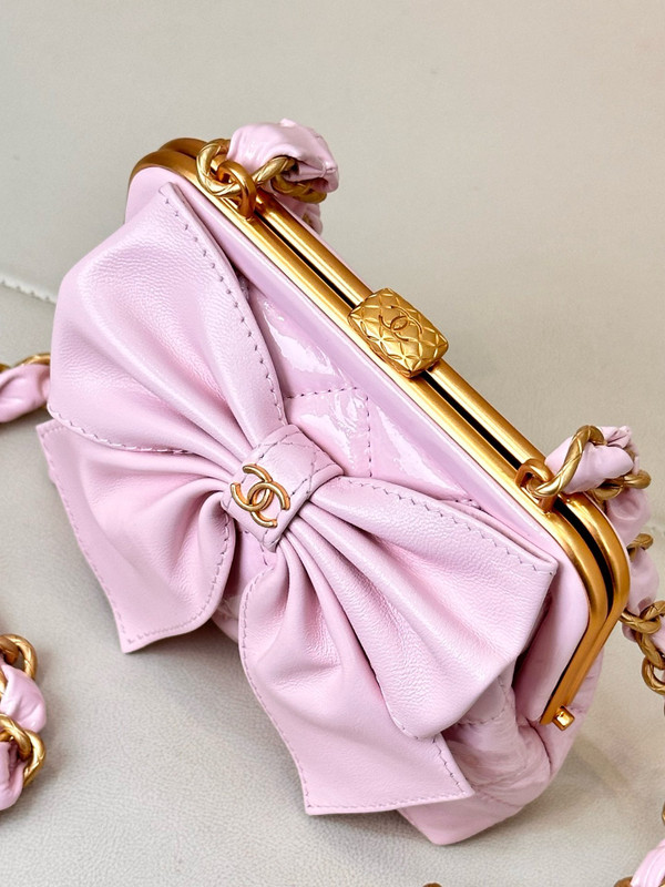 CHANEL HANDBAG WITH CHAIN PINK