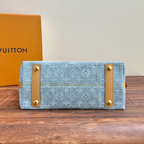 Louis Vuitton M46855 New LV Remix CarryAll MM