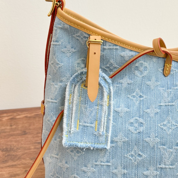 Louis Vuitton M46855 New LV Remix CarryAll MM