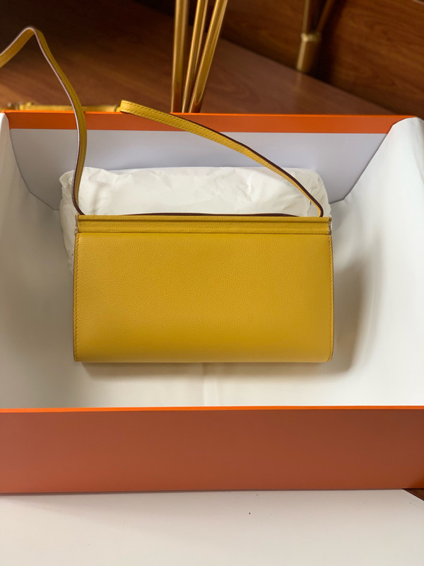 Hermes Clic-H 21 bag Amber Evercolor calfskin  with Gold hardwares