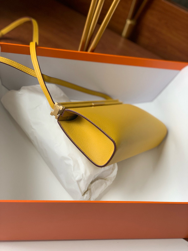 Hermes Clic-H 21 bag Amber Evercolor calfskin  with Gold hardwares