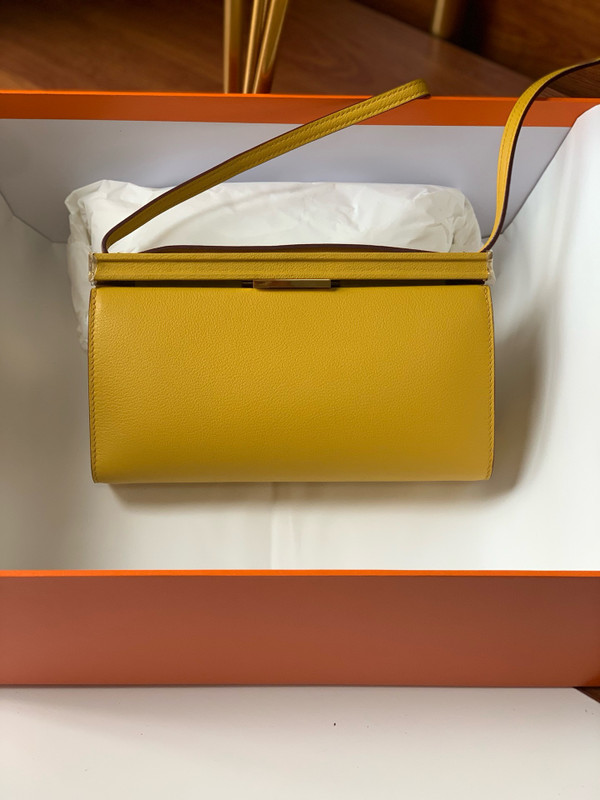 Hermes Clic-H 21 bag Amber Evercolor calfskin  with Gold hardwares