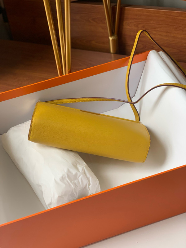 Hermes Clic-H 21 bag Amber Evercolor calfskin  with Gold hardwares