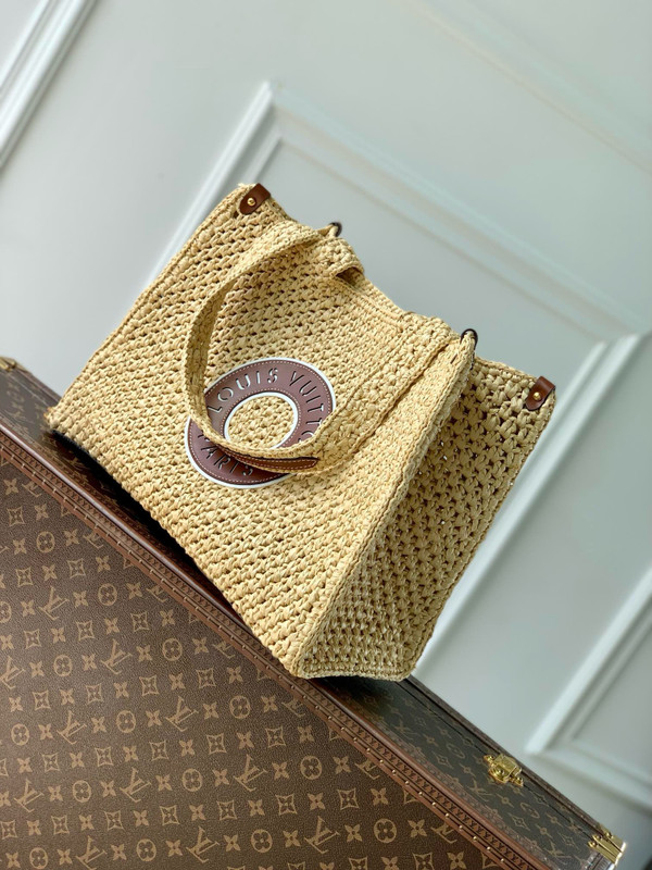 Louis Vuitton M24723 OnTheGo MM