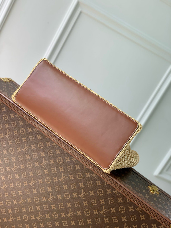 Louis Vuitton M24723 OnTheGo MM