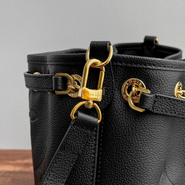 Louis Vuitton M47209 LV Bundle