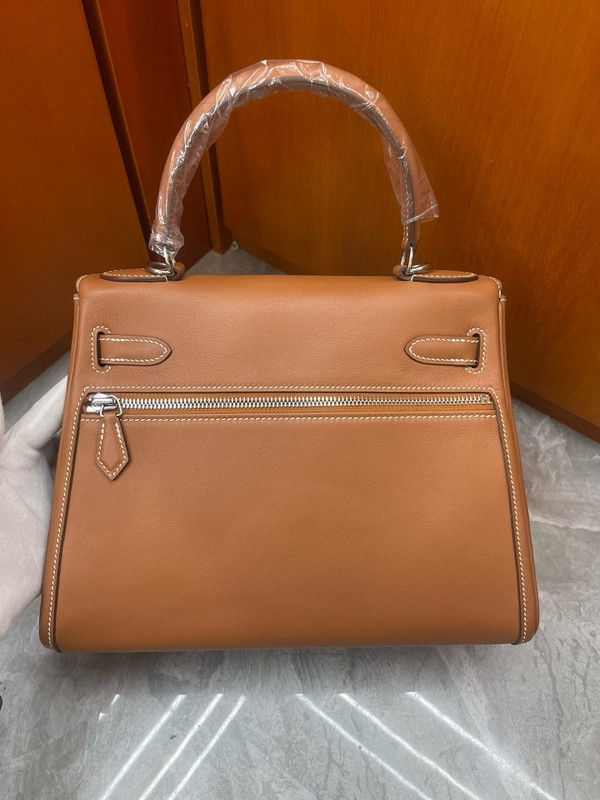 Hermes LIMITED EDITION GOLD SWIFT LEATHER LAKIS KELLY 28 WITH PALLADIUM HARDWARE