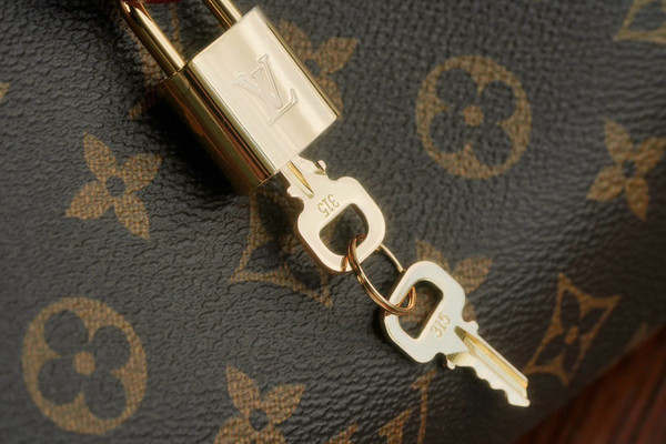 Louis Vuitton M12859 Pochette Tirette Bag