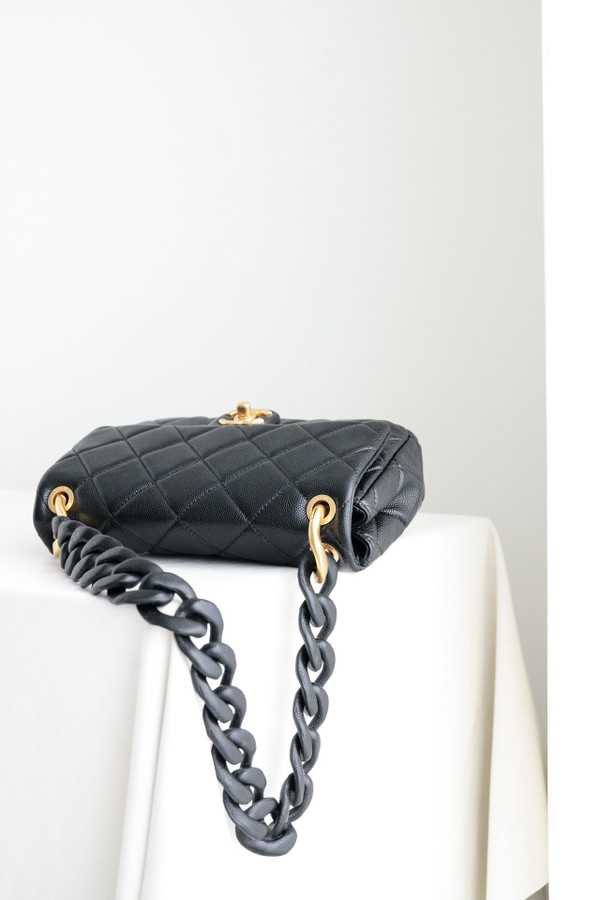 Chanel Single Flap LeatherChunky Chain Small in black with gold hardware